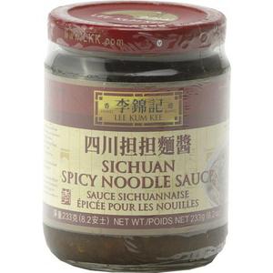 LEE KUM KEE Würzige Sichuan Nudelsauce - 368 g