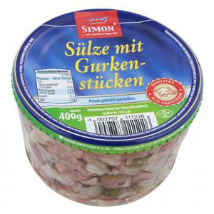 Simon Sülze mit Gurkenstücken