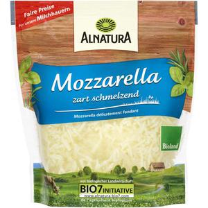 Alnatura Mozzarella gerieben