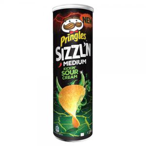 Pringles SIZZL'N Medium Kicking Sour Cream Chips