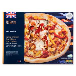 Specially Selected Spicy Chicken Arrabbiata Pizza 495g