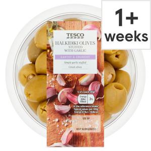 Tesco Halkidiki Olives, Garlic Cloves 160G