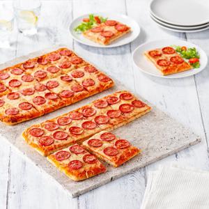 Tesco Easy Entertaining Pepperoni Party Pizzas 1.47Kg