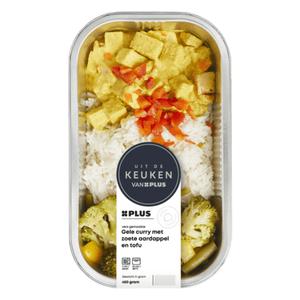 Uit de keuken van Plus Gele curry zoete aardappel tofu Doos schaal 450 gram